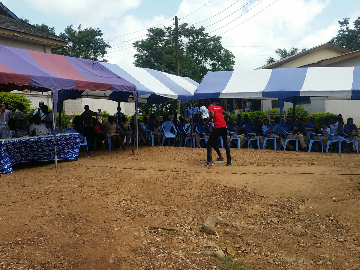HFFG_Ghana's tweet photo. @YAMghana entertains their friends at the #Schoolfordeaf  @yamafrica  #HopePal #IDPD2016 #IDPD https://t.co/XYGuouXkL6