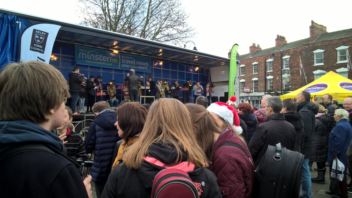 misscharlesyork's tweet photo. Getting busy at #selbyswitchon @minsterfm #summitadventure @sgpetch @SelbyTC @selbytownhall https://t.co/eGxkXIqsNg