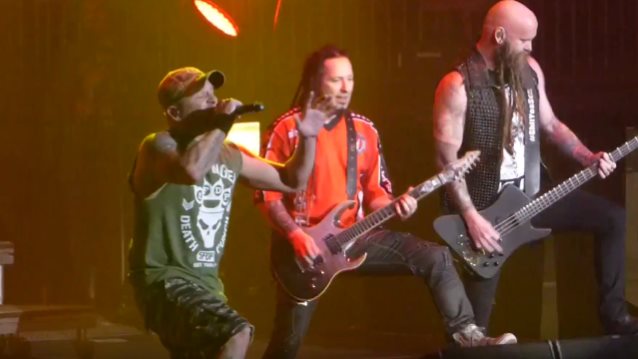 BLABBERMOUTHNET's tweet photo. Watch FIVE FINGER DEATH PUNCH Perform With PHIL LABONTE In Hershey, Pennsylvania https://t.co/iJ0VPfVK6q https://t.co/crSnY8ZqCu