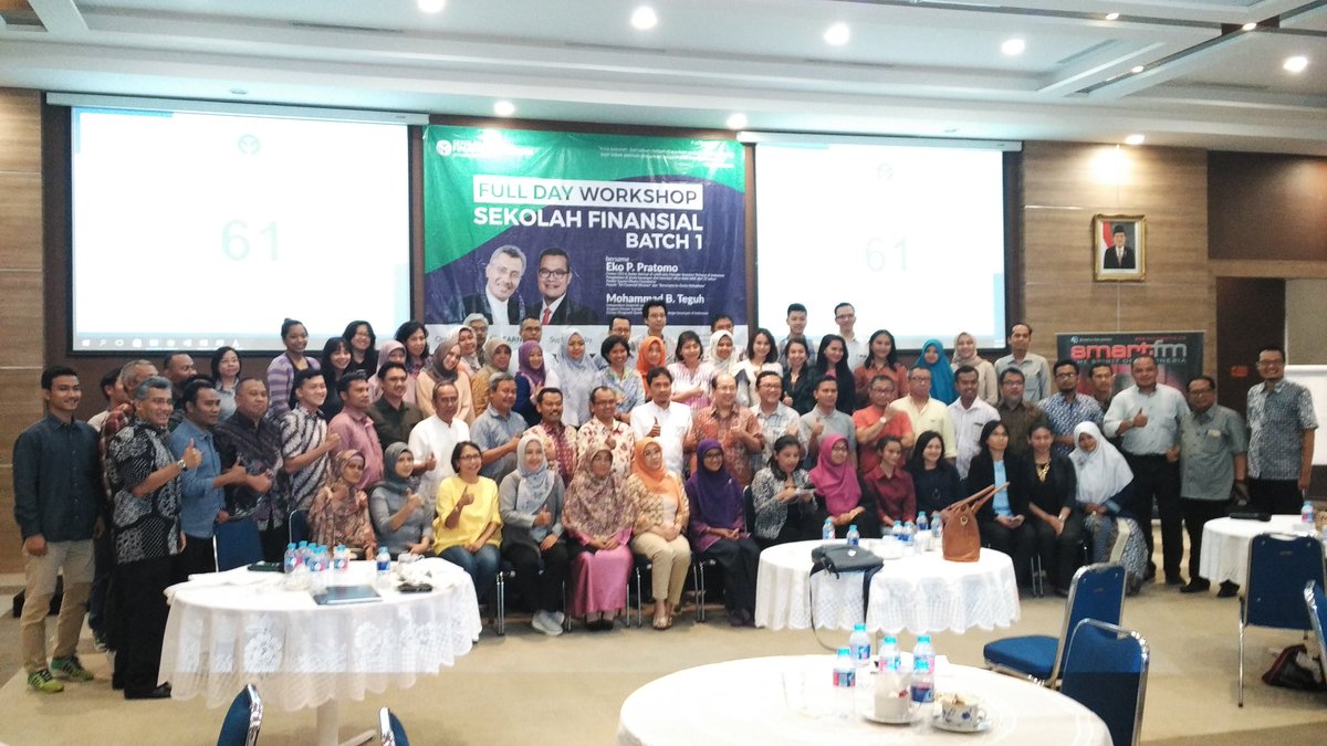 Terimakasih Bpk/Ibu yang sudah hadir dalam "Full Day Sekolah Finansial batch I" bersama <a href="/eppratomo/">eko pratomo</a> <a href="/Mohammad_Teguh/">Mohammad B. Teguh</a> &amp; <a href="/KebunOla/">Ola Nurlija</a>
