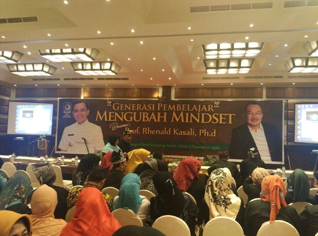 RTIKbwi's tweet photo. Generasi Pembelajar Merubah Mindset @a_azwarnas dan Prof. Renald Kasali, Ph.d #rtikbwi #rtikjatim #rtikupdate #rtik https://t.co/YTPpbFS2EN