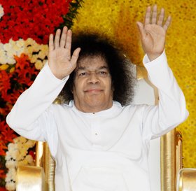 SarojKumarJha's tweet photo. "Have the name and form of #God as your companion, guide and guardian throughout the toils of the waking hours." -#SathyaSai https://t.co/vlQ3niHVcR