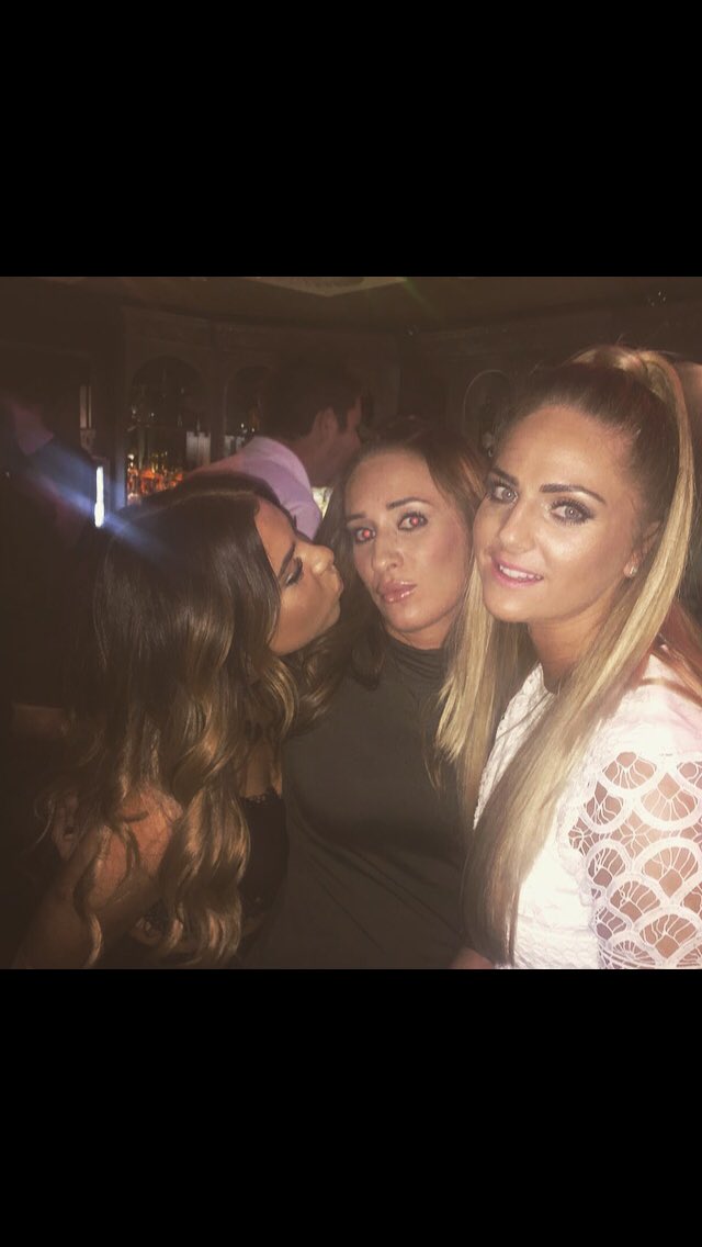 annamaynard93's tweet photo. Happy Birthday to my Sister face &amp; Best Friend! I know we knew quite how much I needed you until this year! Love yaaaa ❤️ @hannahmaynard87 https://t.co/7IRAHoRxix