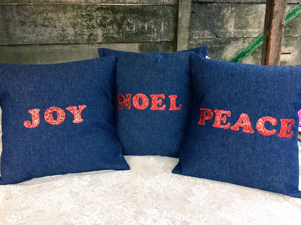 Coco_and_Betty's tweet photo. Feeling festive with @Imootome in #Urmston today @_TheMarketCo #shoplocal #SmallBusinessSaturday #christmascushion https://t.co/P3idsxSA9i