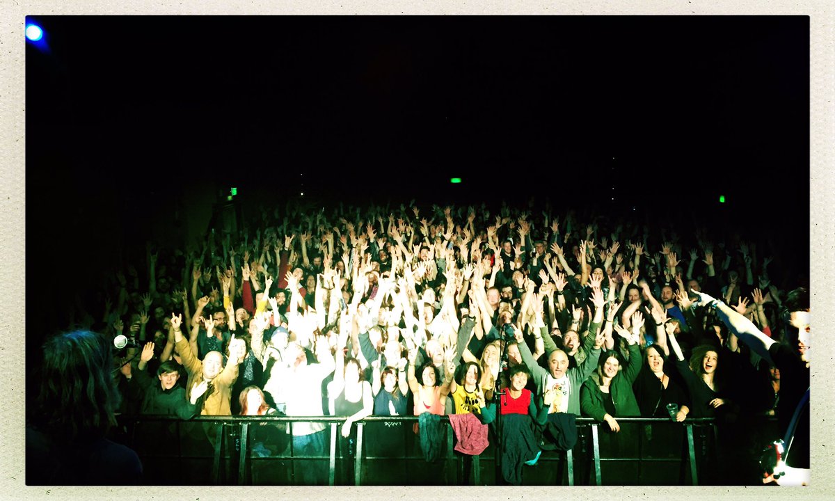 mrgarystringer's tweet photo. AMAZING SHOW 🔊💥🎶FALMOUTH !!!!
so loud !!!😁
thank you ❤️️
@electricpalace tonight https://t.co/jjSECa6XxG