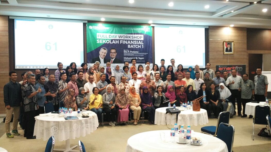 Peserta Workshop #CerdasFinansial Batch 1 bersama <a href="/eppratomo/">eko pratomo</a> <a href="/Mohammad_Teguh/">Mohammad B. Teguh</a> "smart way to happines"
