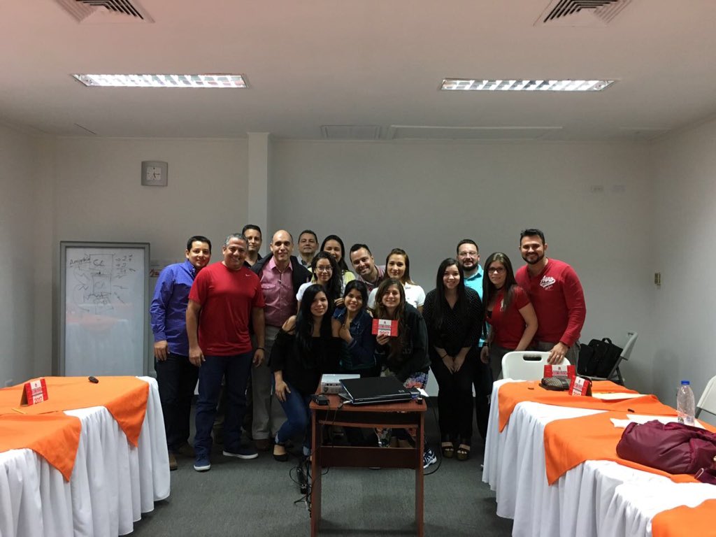 alex_lidercoach's tweet photo. Así finalizó el taller Técnicas de ventas y desarrollo de equipos para emprendedores. Gracias a todos. #Ventas #equipos #emprendedores https://t.co/XypZ4HCXkl