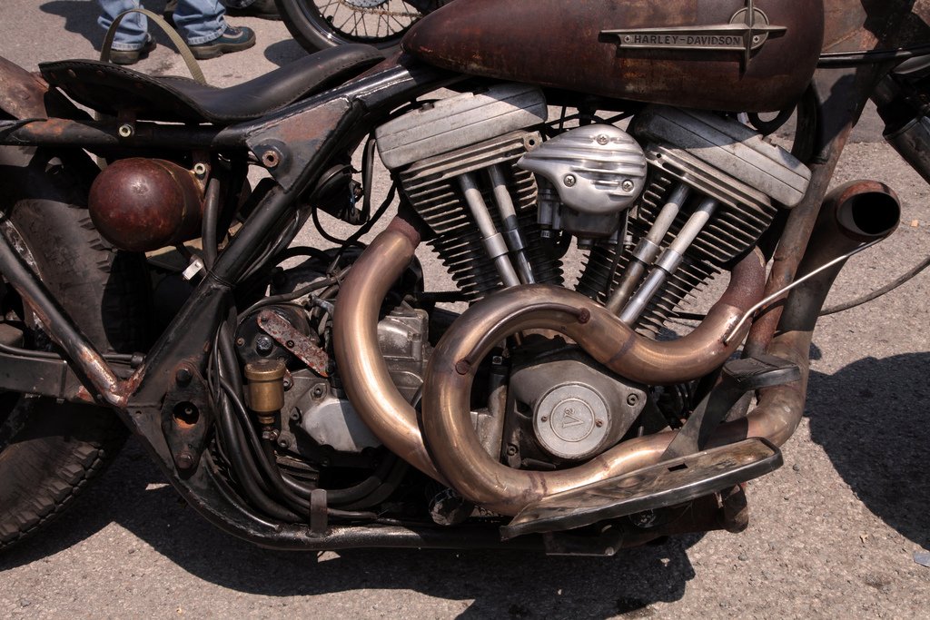Hardcore_Harley's tweet photo. Nice change from chrome https://t.co/ZmsrfeM0E2