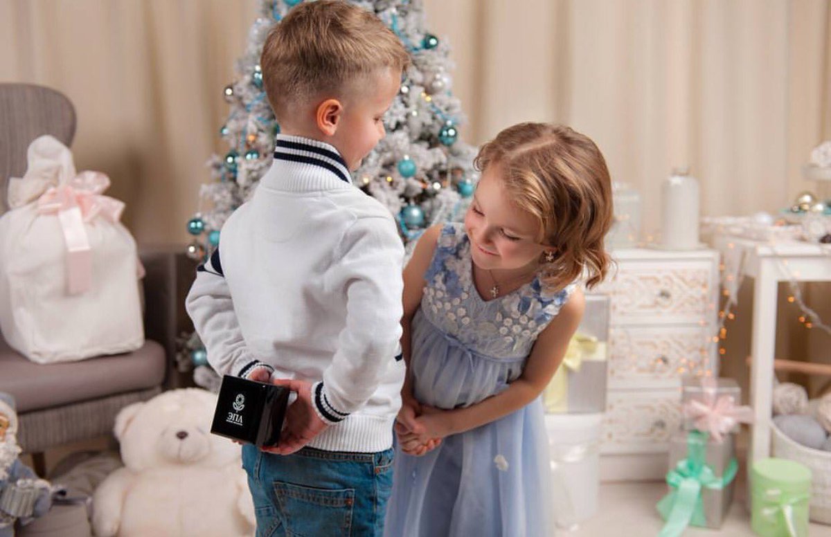 EPLdiamond's tweet photo. Новый год с каждым днем все ближе! 🎄🎅 Время сюрпризов, подарков, внимания, исполнений желаний и семейных традиций. 🎁 https://t.co/JGSFMm1Tq9