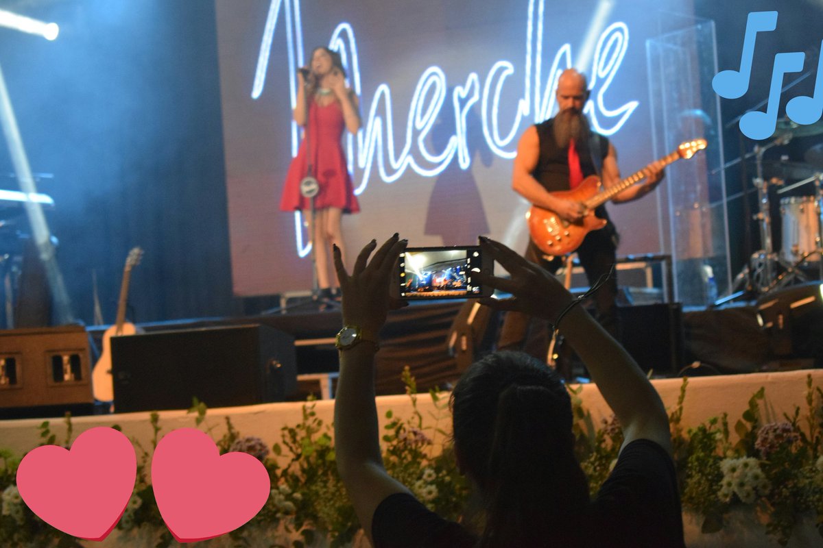 merchita_98's tweet photo. Recuerdos demasiado bonitos... @MercheOficial Por todo lo que nos que por compartir🎶💜😍🎤💞 @veronicatruji https://t.co/2CbeVzACdW