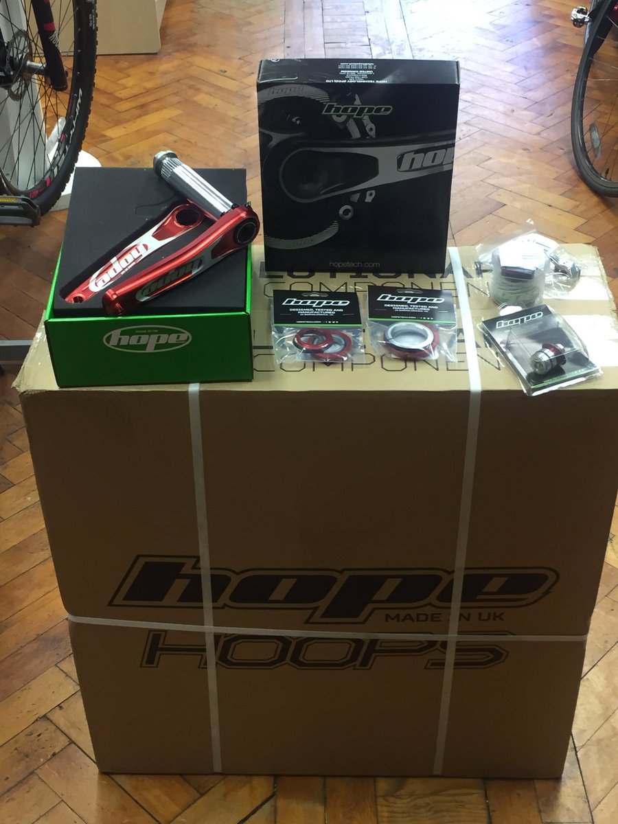 CyclePower77's tweet image. Someone has been good this year @Hopetech @worcesterpark #mtb #enduro #winter riding