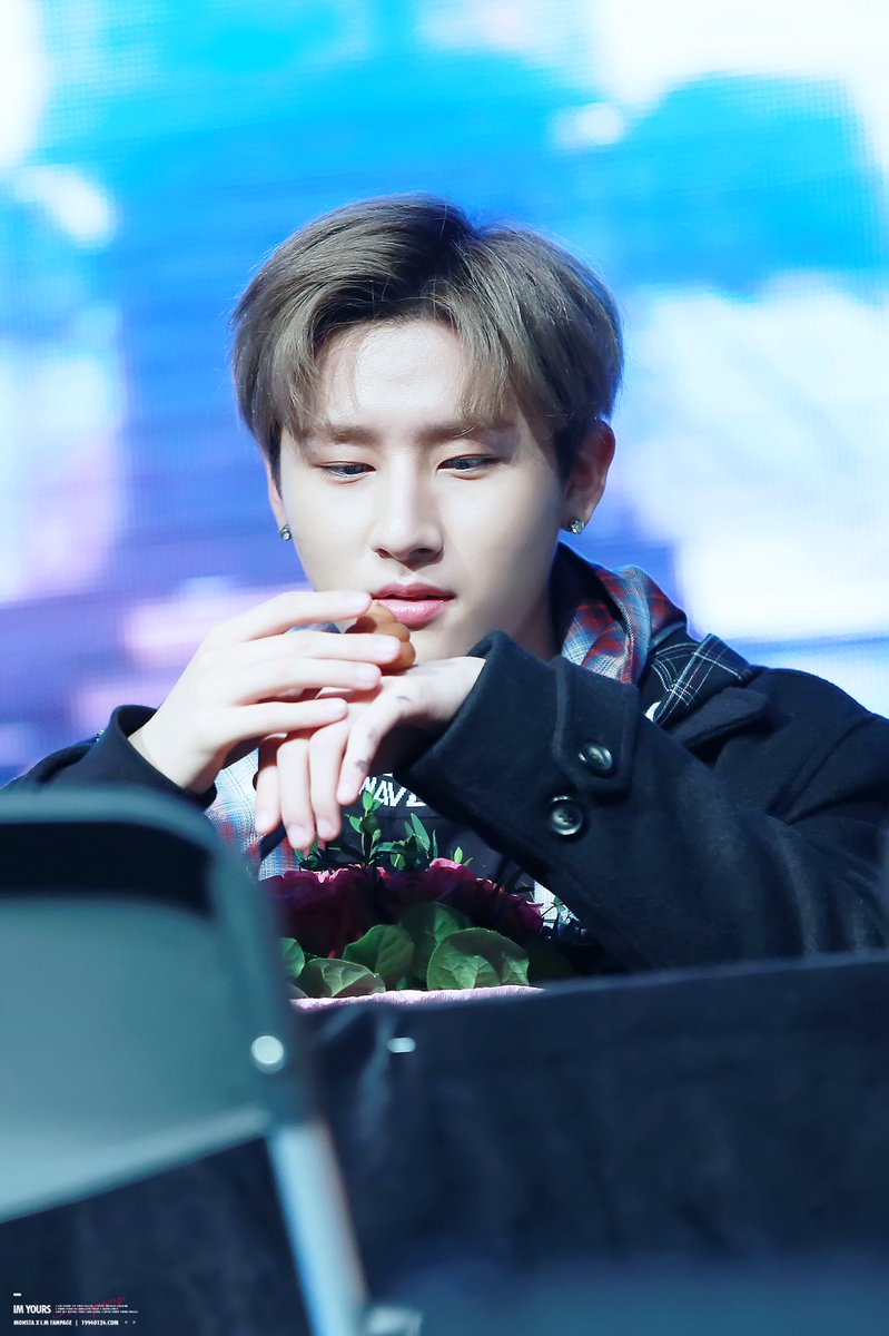 19960126_com's tweet photo. 161119 대전팬싸인회 #아이엠
💩😵
#창균 @OfficialMonstaX https://t.co/7WczafWYzr