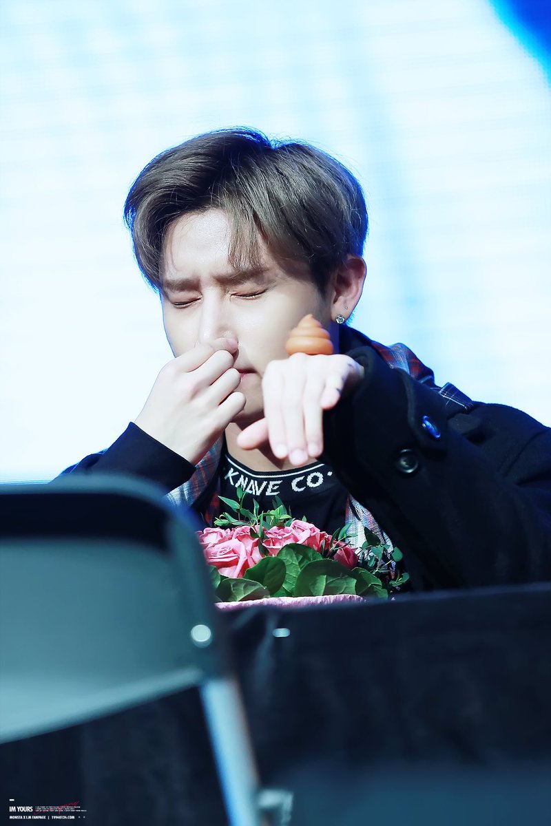 19960126_com's tweet photo. 161119 대전팬싸인회 #아이엠
💩😵
#창균 @OfficialMonstaX https://t.co/7WczafWYzr