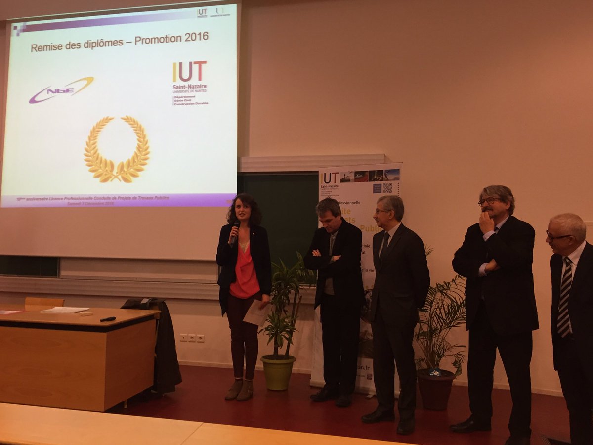 PaysdelaloireTP's tweet photo. Remise des diplômes à la promotion 10 de la licence pro. " Conduite de projets TP " et photo souvenir après interventions NGE et FRTP https://t.co/HjEXxD4F0k