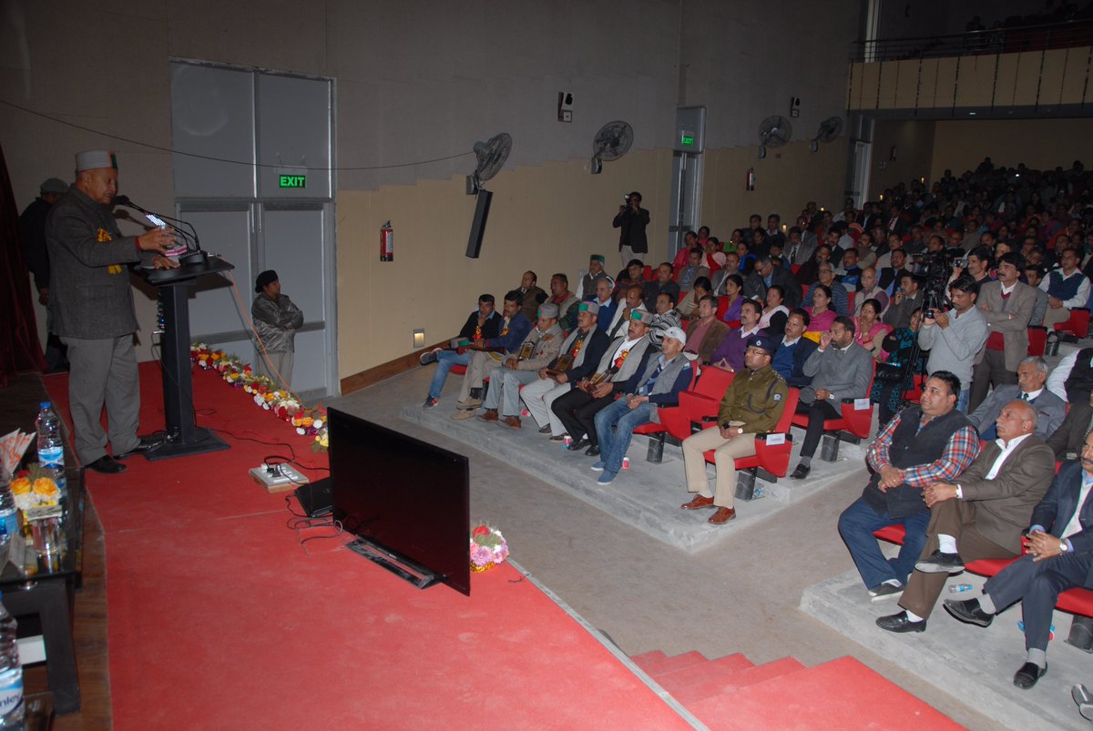YSPUHF's tweet photo. 32nd Foundation Day of UHF celebrated with great enthusiasm. Hon'ble Chief Minister Sh Virbhadra Singh ji was the Chief Guest. https://t.co/Fylntf9Gik