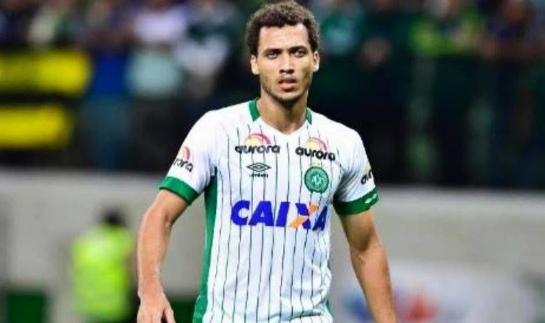 FootballFunnys's tweet photo. Amazing: Chapecoense defender Neto, who survived the tragic plane crash, has been told he'll make a full recovery and be able to play again. https://t.co/IU4cq6Rf96