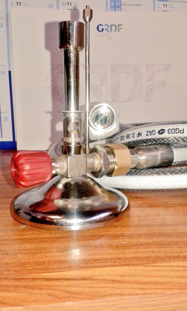 Guillaumebasqu2's tweet photo. A #energyformation l'#innovation est au rdv.
Le bec bensun raccordé avec plug gaz répond au prescrit ....Merci @MAIGNE8 #onestla#grdf#wlgaz https://t.co/GHYP61jI8z