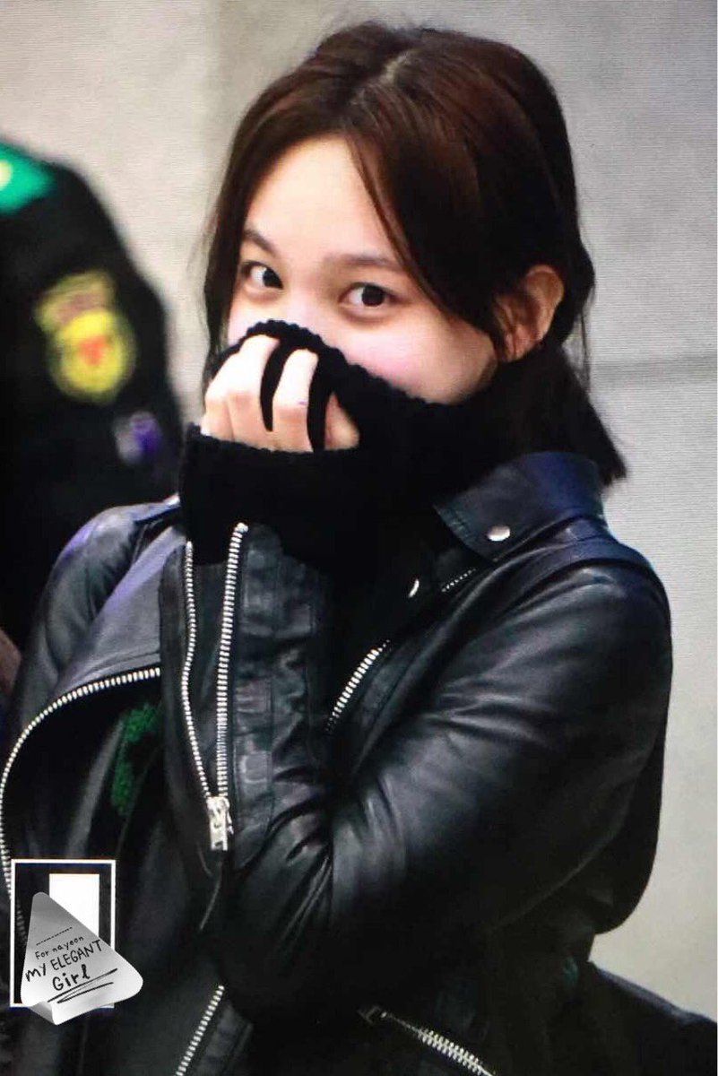 [트와이스] 오늘 공항에서 민낮추정+검은자켓의 나연이 | 인스티즈