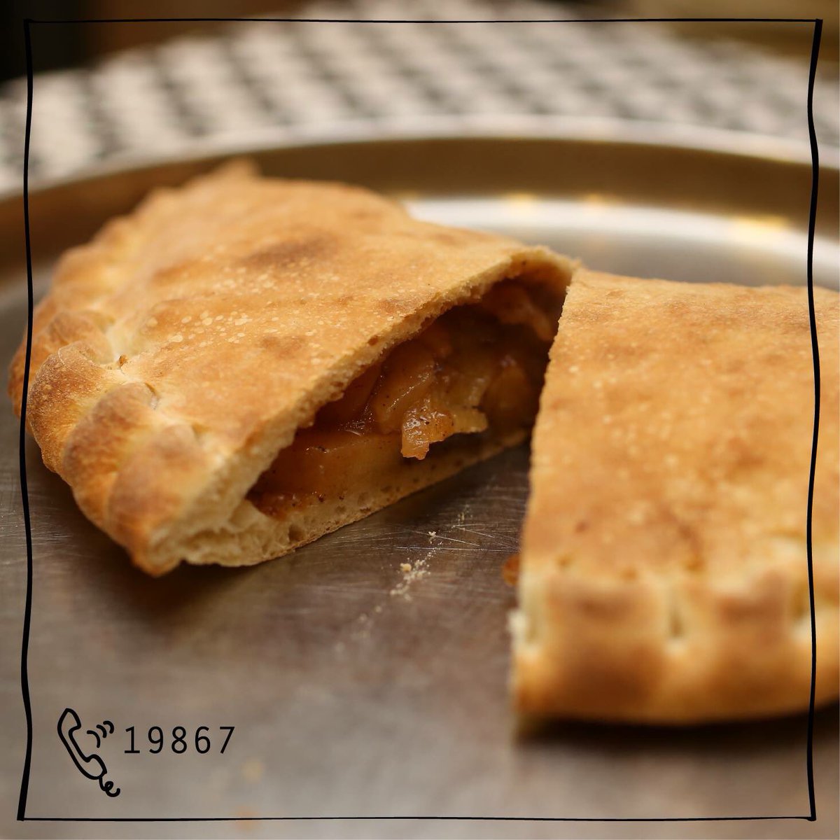 VinnysCairo's tweet photo. Don't forget to eat your dessert!
#vinnyspizza #vinnyscairo #applepie #Dessert https://t.co/xMIYEXAs3o