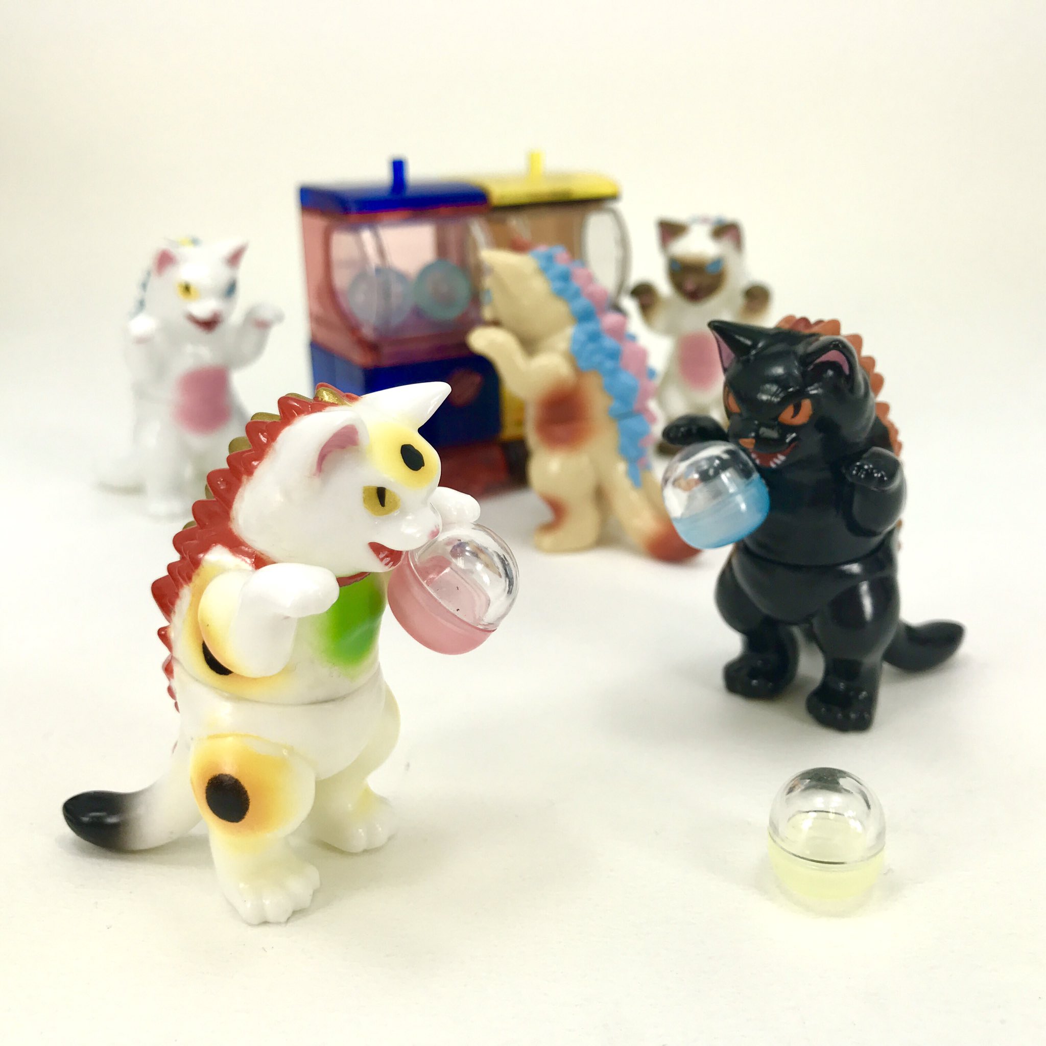 小夏屋 化猫怪獣ネゴラ 2種セット 美麗蓄光 ソフビ - アメコミ 小夏屋 化猫怪獣ネゴラ 2種セット 美麗蓄光 ソフビ - アメコミ