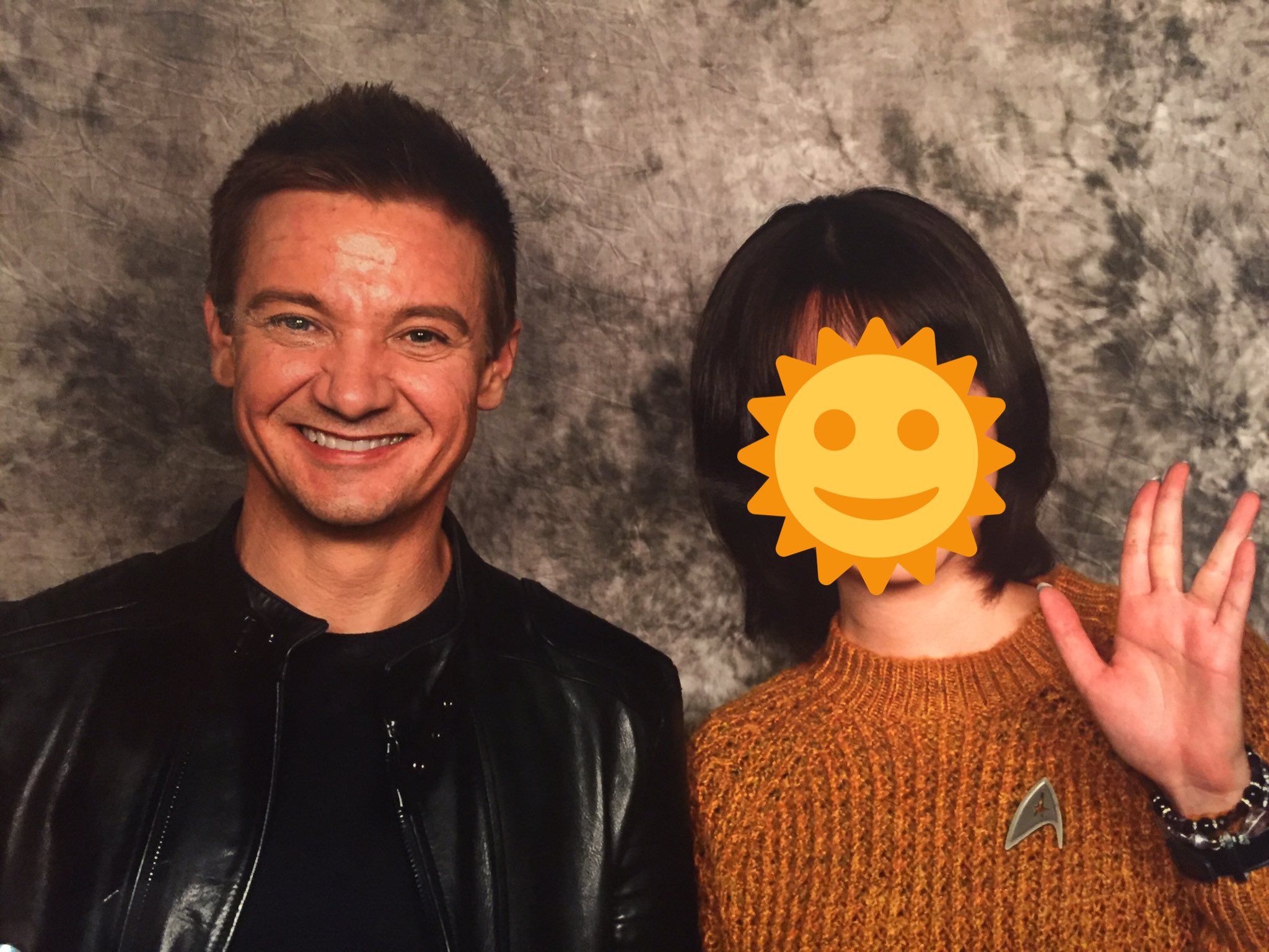 カイロ蓮 ジェレミー レナーとの写真はこんな感じでございました これにて東京離脱 ありがとうジェレミー レナー そして東京コミコン T Co Ygwm6cwciz Twitter