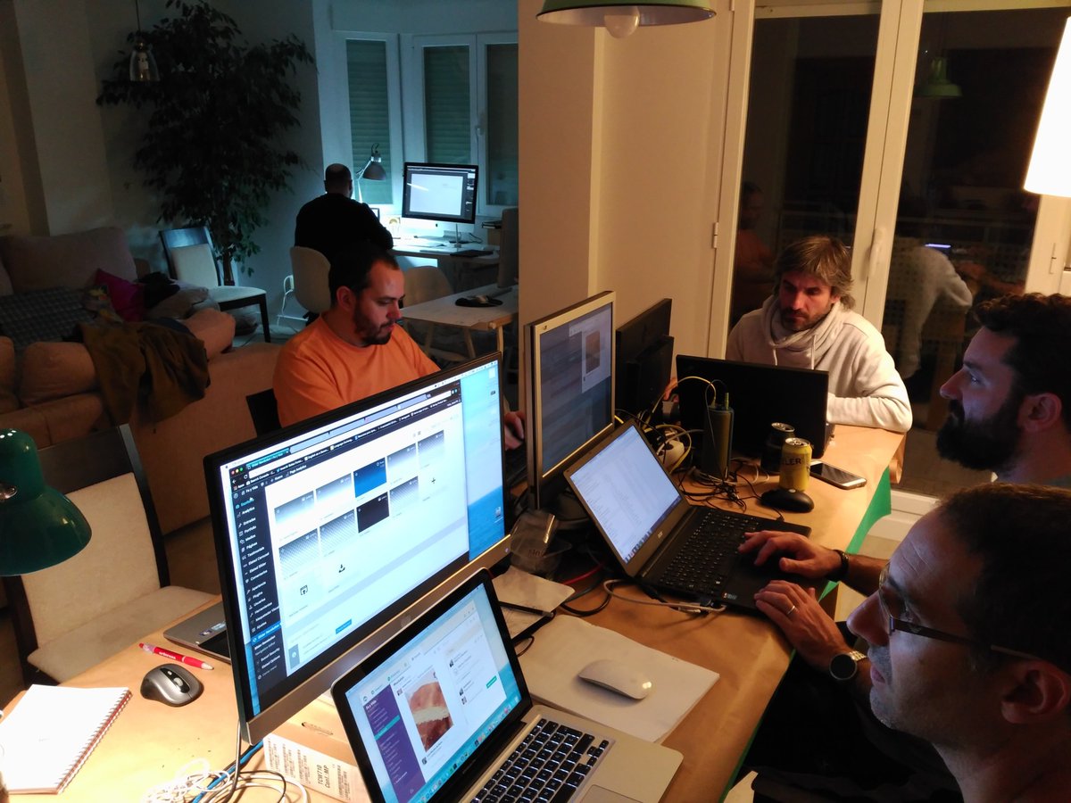 FeyVidaonline's tweet photo. Salamanca 4:37am. #Hackaton2016 https://t.co/PGoOMAhySA