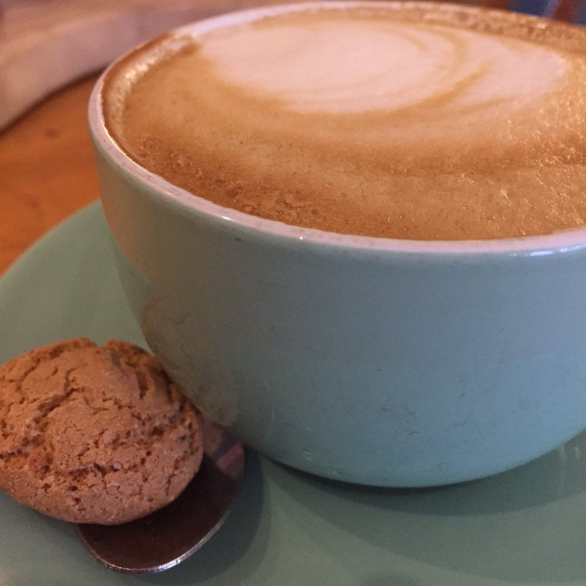 JudithBondCakes's tweet photo. Getting tanked up for #RhosonSea #Christmas Fayre @cafe_rayner #SmallBizSatUK https://t.co/U9DndERbS4