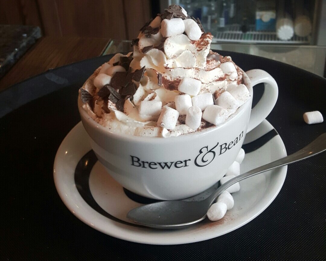 It's definitely a day for marshmallows and cream... <a href="/StAustellBrew/">St Austell Brewery</a> #brewerandbean #hotchocolate #winter #fowey  #cornwall #christmas