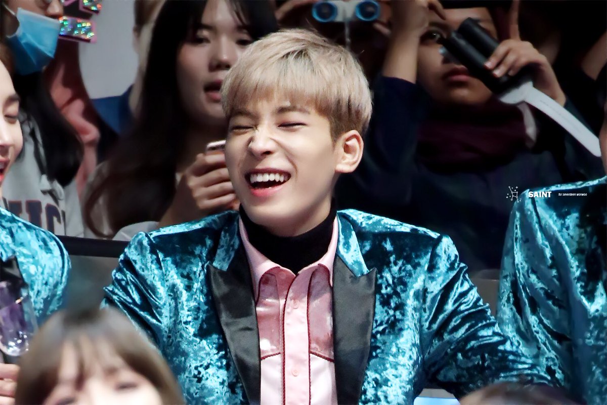 saint_ww's tweet photo. 161202 MAMA 대기석 #SEVENTEEN #세븐틴 #원우 #WONWOO @pledis_17 
우리아이 세상 일등 행복했으면 좋겠어☀☀☀💐💐💐❣❣❣✨✨✨ https://t.co/h26AINZMEx