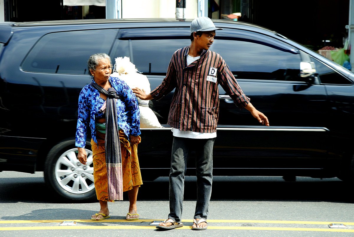 Akhmat Haridi_Bantu Sebrangkan Jalan_Pasar Gede Solo_Umum_Wonosobo
<a href="/foto_setiakawan/">#SetiaKawan</a> #Setiakawan2016 #fotomenembusbatas