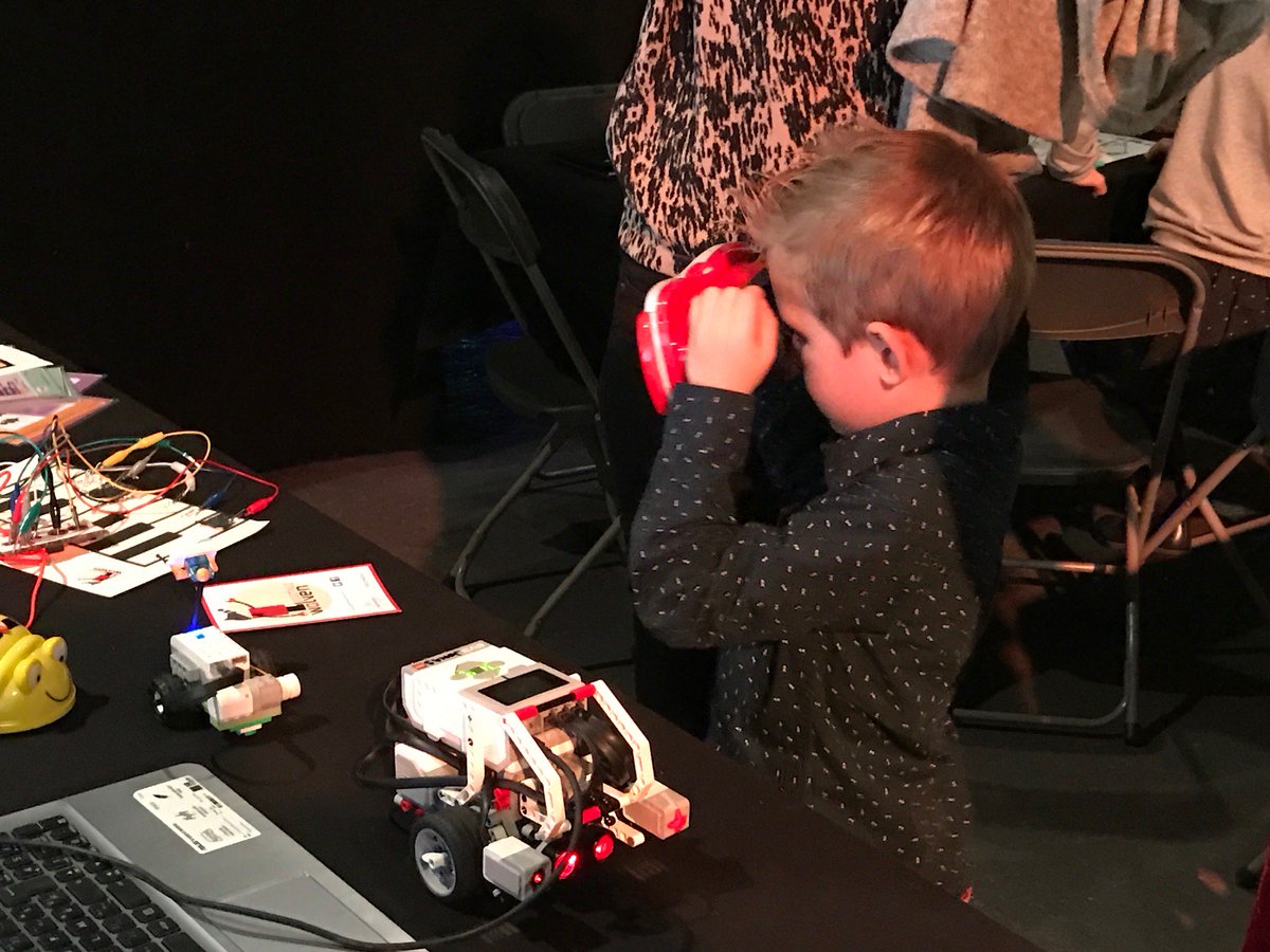 Vandaag kwam Sint langs bij Cronos! Een dag vol cadeautjes, gekke Pieten en veel lachende gezichtjes! Zijn jullie braaf geweest dit jaar?