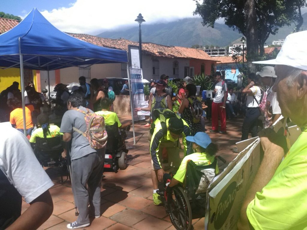plancaracas2020's tweet photo. Primera Gran Rodada llega a casco histórico de Petare #Accesibilidadparatodos #CaracasAccesible https://t.co/1UIVapgg1y