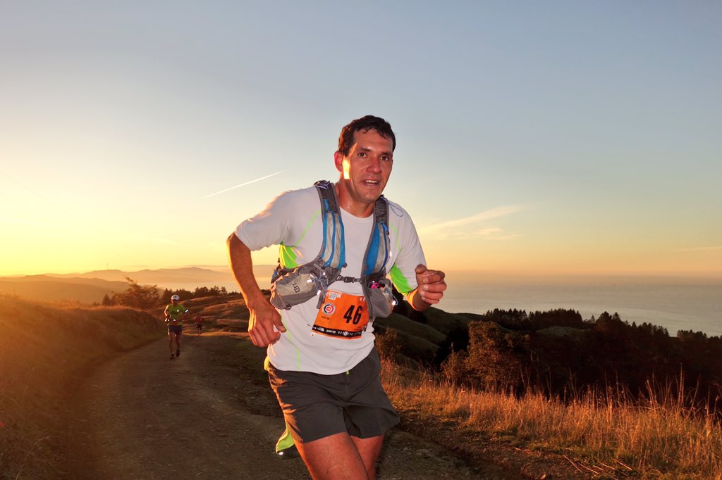 iRunFar's tweet photo. Para nuestros amigos en Sudamérica @TrailRunArg y @TrailChile, un boludo y un Moi a kilómetro 31.5. #TNF50 https://t.co/GCVlrEId03