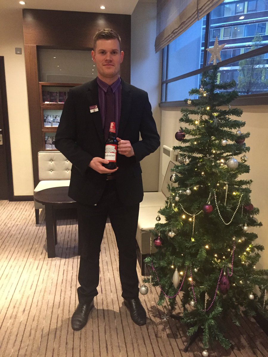 Sam being wowed by our guests as he managed to find a missing ring <a href="/placemadebyyou/">A Place Made By You</a> <a href="/Minafattahi/">Mina Fattahi</a> <a href="/SDEBDD/">simon ewins</a> #piwow