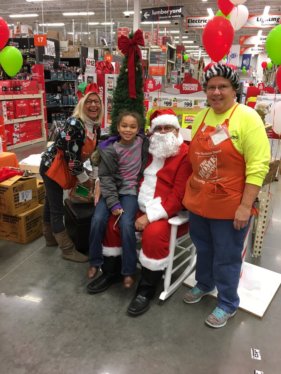 kbcarnes's tweet photo. Santa is making a visit at store 779    @thdjoelcog @DHRM_D73 @drewmyteamdepot https://t.co/dHoUgSNUqF
