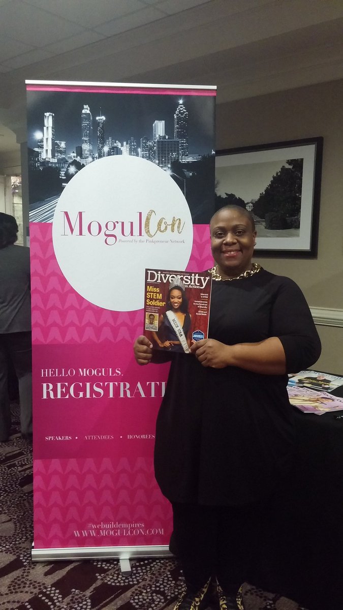 expresso_books's tweet photo. @mogulcon2016 attendee @curvyexecutive picking up a copy of @DivInAction #fullSTEAMahead https://t.co/fY6QgaRmrD