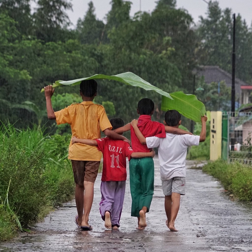 Erlangga Sujono_Tiada Payung, Daun Pisang pun Jadi_Sleman_Kategori Umum_Yogyakarta
#setiakawan2016 
#fotomenembusbatas 
<a href="/foto_setiakawan/">#SetiaKawan</a>