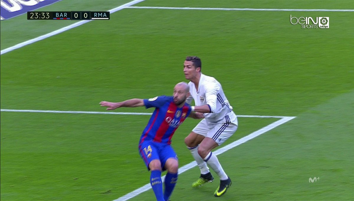 menezrm's tweet photo. Tres penaltis no pitados, uno lo pidió hasta Piqué. https://t.co/UOTGh0gzZZ