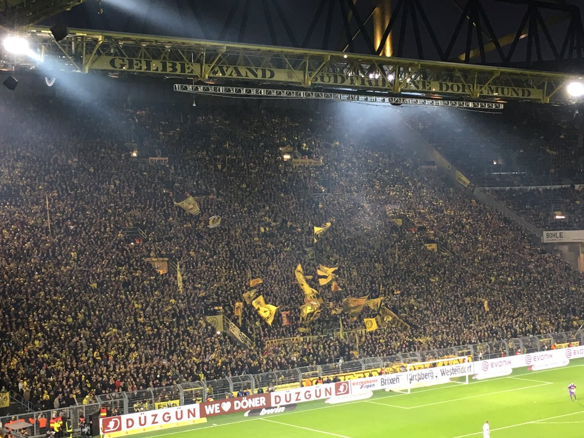 BVB's tweet photo. UNSER GANZES LEBEN, UNSER GANZER STOLZ! #bvbbmg 4-1 https://t.co/aZfafYwQuJ