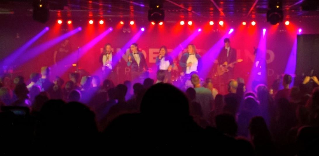 Geweldig optreden van Seven To One gisteravond in Underground; in het publiek <a href="/koosalberts/">koos alberts</a> #bijzonder YouTube Emmy: goo.gl/ac7Uaz