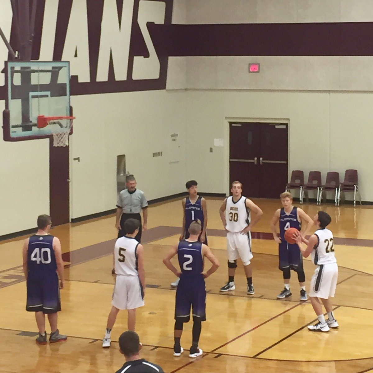 AISDBeeBoosters's tweet photo. Andrew Cox at the line for the 🐝BEES. #JVBees win 42-26 over #FlorenceJV
#AcademyBallers #AHSBEESBBall #TroyTourney https://t.co/QJxkJ2sfcG
