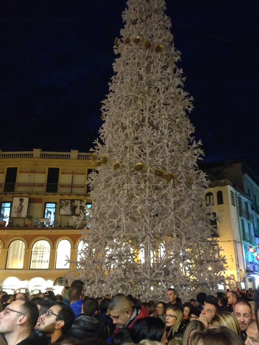 salernoluci's tweet photo. È tutto pronto!...aspettate che si illumini con noi? #salerno #lucidartista https://t.co/N6UUucJazs