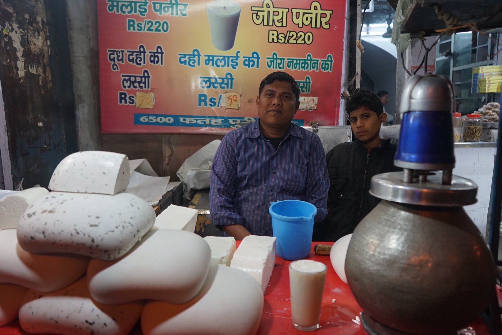 アジアハンター小林 日本のインド ネパール料理店 阿佐ヶ谷書院より2月24日刊行 V Twitter ファルーダとガージャルハルワによる口の中の甘さを払拭しようと同じfatehpuriにあるラッシー屋でジーラ ナムキーン ラッシー を頼んだら売り切れで 代わりにダヒー