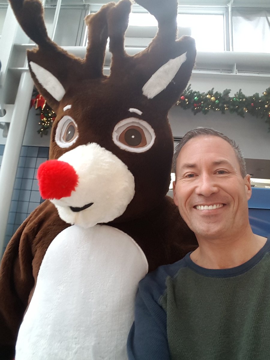 PeoplesAnthony's tweet photo. Kudos @united on the #FantasyFlights at #OHareInternational in Chicago. The kids are loving it and I met Rudolph walking by! https://t.co/f1X4Cm5mBe