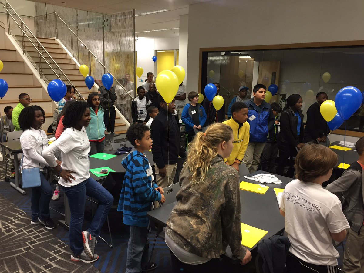 _CodeCrew's tweet photo. We are just getting started @Cloud901TeenLab! #HourOfCodeCrew https://t.co/pC3cPhto9M
