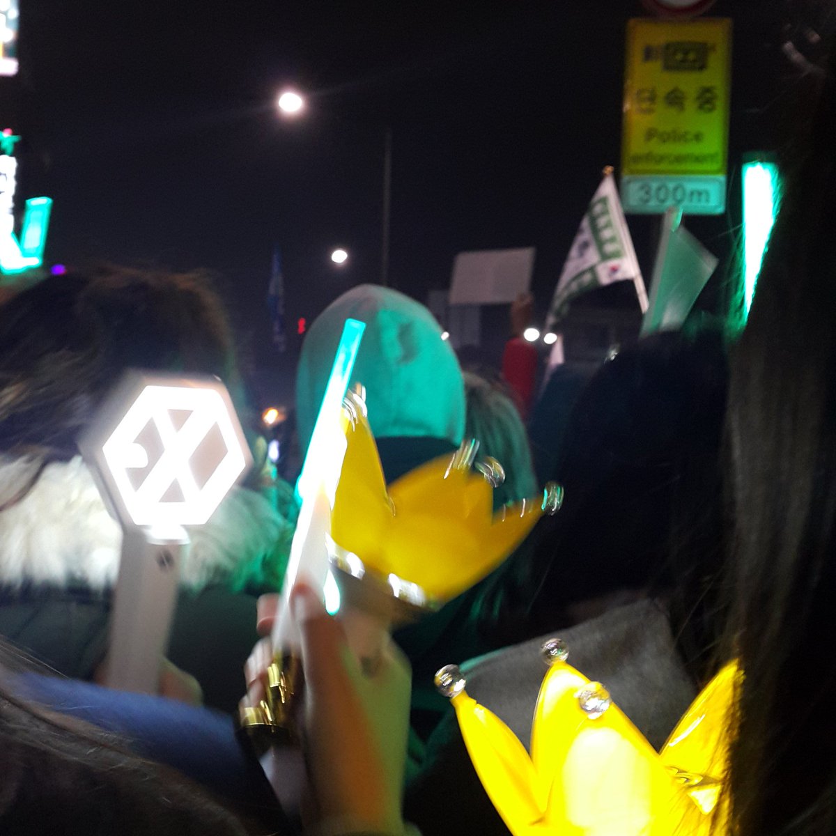 오늘자 광화문 아이돌 응원봉연대 | 인스티즈