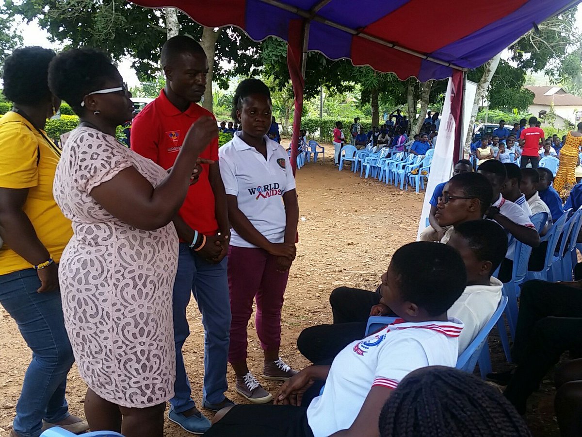 HFFG_Ghana's tweet photo. @YAMghana mentor young #PWDs at the #Schoolfordeaf @lutherhome23 @yamafrica @RRoselinelodonu @riseghana @SimaviNL #IDPD2016 https://t.co/zf6XaXoW12
