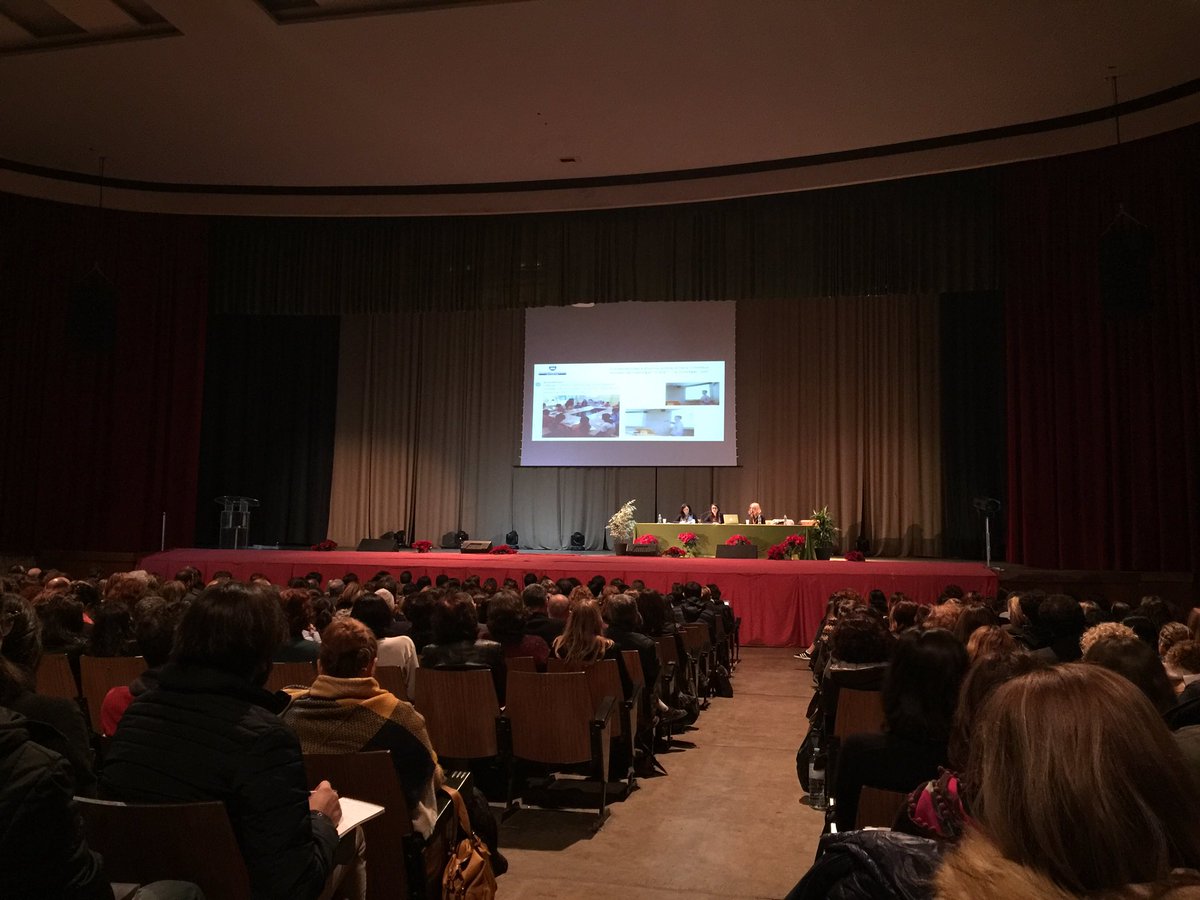Sagradafamiliah's tweet photo. En #CdA2016.Aprendiendo mucho en buena compañía. Que lujo! Gracias por la acogida @escuelassj y por el trabajo de los voluntarios/as 👏🏼👏🏼 https://t.co/5zOhBsJZzh