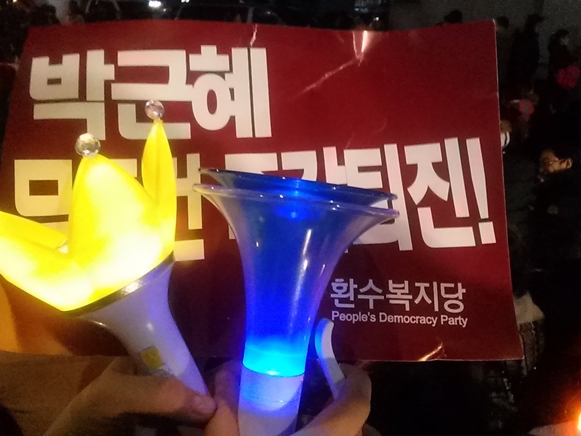 오늘자 광화문 아이돌 응원봉연대 | 인스티즈