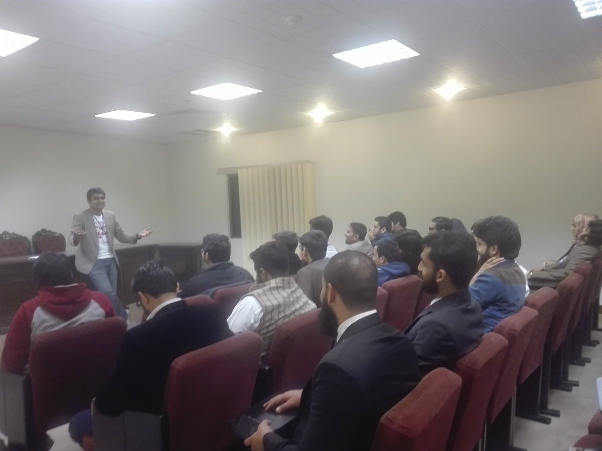 Afzaalchaudhry's tweet photo. Social Media Activist @FarhanKVirk mentoring students about social media at #LCLconference https://t.co/7cobmOsc6q